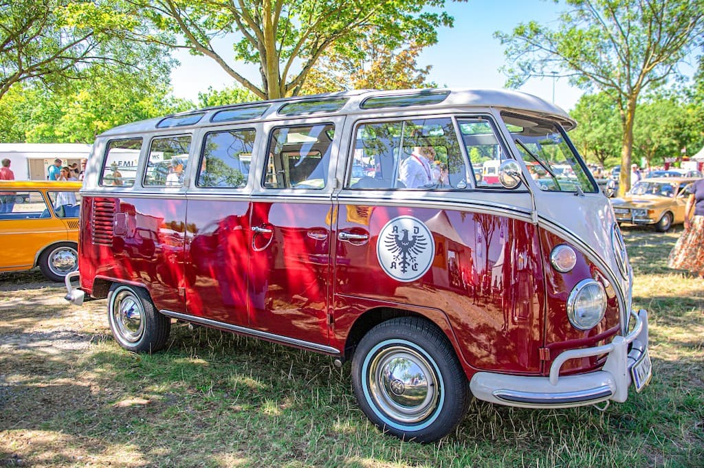 В Німеччині відбувся масовий фестиваль ретро авто культури - Classic Days 2022 Фестиваль Classic Days 2022 відбувся на минулих вихідних (6-7 серпня) в Дюссельдорфі 🇩🇪 і вразив нас своїм феноменальним успіхом - 1