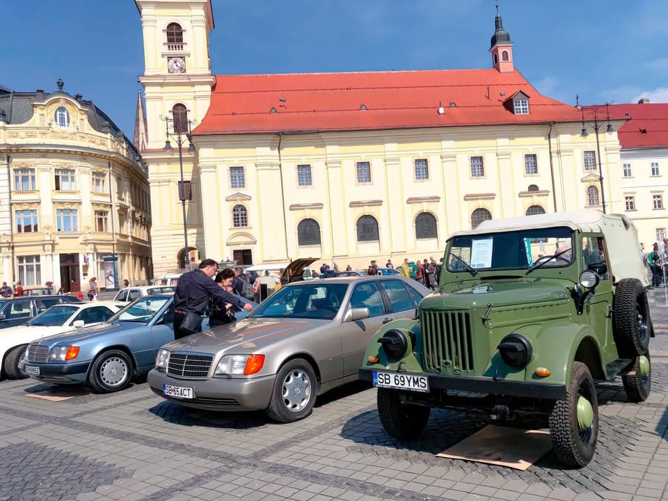 По всій Румунії проходять видовищні паради ретро техніки Заходи майже одночасно в 10 різних містах країни організували наші колеги по - клуб ретро техніки Retromobil 🇷🇴 Парад, світлини якого ви бачите, відбувся цієї… - 2