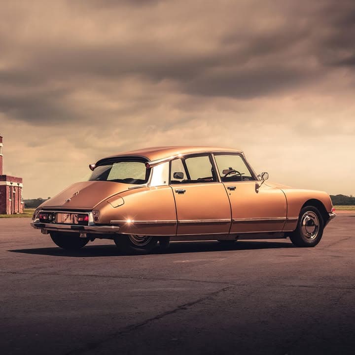 “Богиня” електричок: рестомод Citroen DS В останньому виданні журналу Top Gear показали цікаве авто - електрифікований Citroen DS 1972 року випуску, модель якого називають найкрасивішою в історії, “Богинею” Citroen DS… - 1