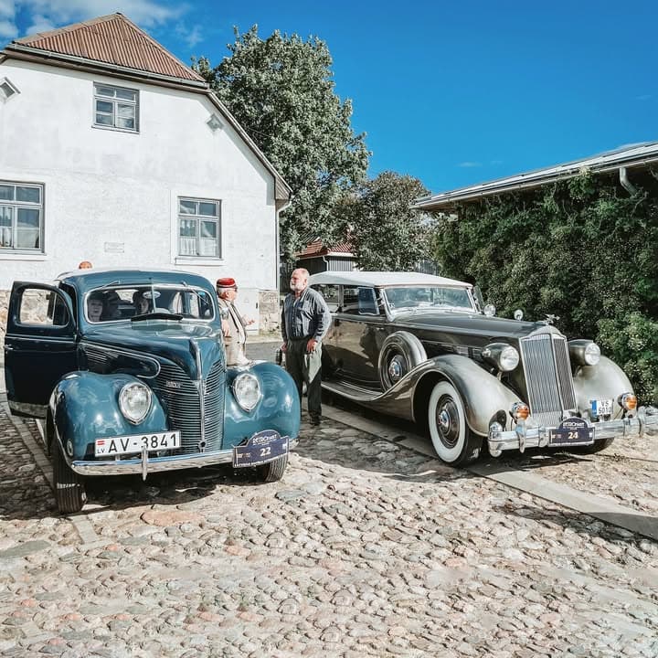 В Латвії відбувся видовищний пробіг вінтажних автомобілів Retromance - Фотозвіт Минулих вихідних в 🇱🇻 Латвії провели пробіг “Retromance”, який запам’ятався романтичною атмосферою та цікавою технікою - 10