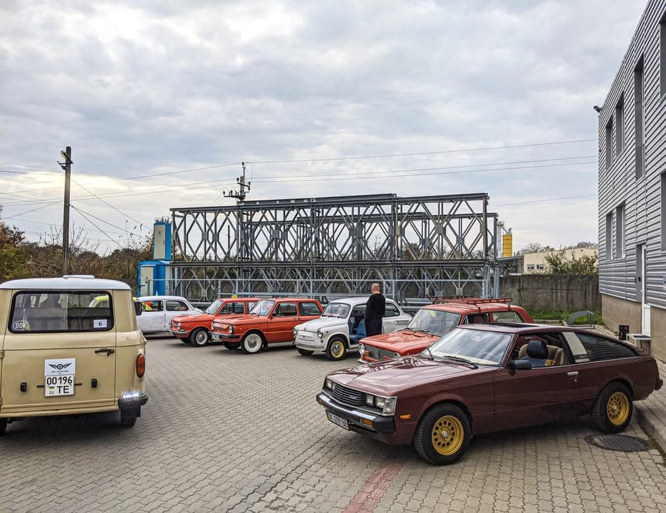 У Львові відбувся авто ретро пробіг - один із перших після початку війни Так клуб АФК ЗАЗ КОЗАК /AFC ZAZ Kozak традиційно відмітив закриття сезону - 2