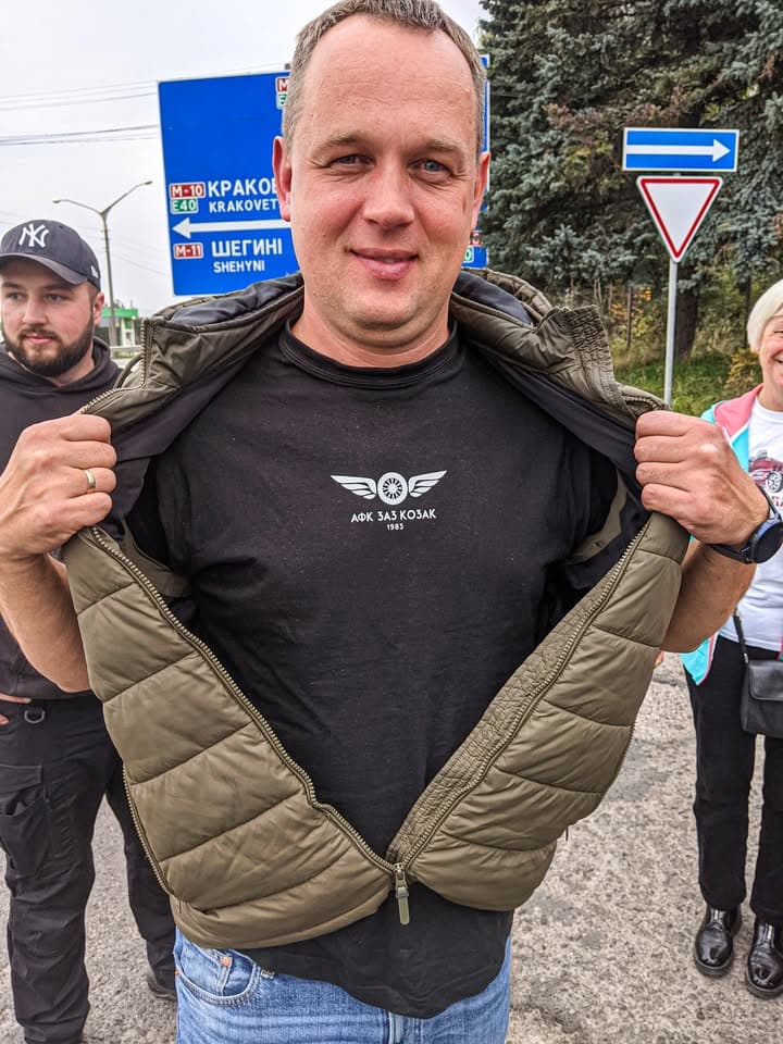 У Львові відбувся авто ретро пробіг - один із перших після початку війни Так клуб АФК ЗАЗ КОЗАК /AFC ZAZ Kozak традиційно відмітив закриття сезону - 9